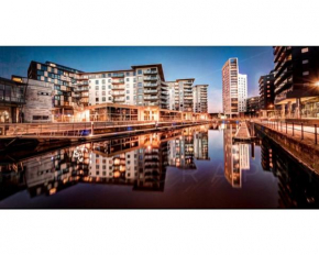 Modern Deluxe Leeds Dock Apartment Free Parking